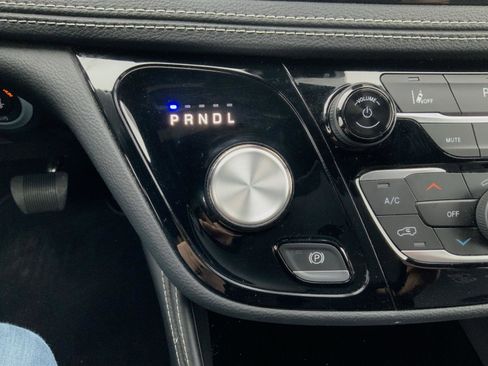 Used 2021 Chrysler Pacifica Limited w/ S Appearance Package image 46