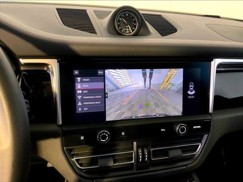 Certified 2023 Porsche Macan image 31