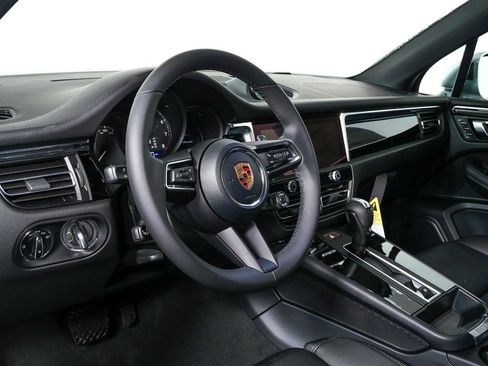 Certified 2026 Porsche Macan AWD/4WD image 4