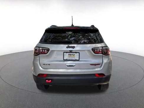 Used 2025 Jeep Compass Trailhawk AWD/4WD image 5