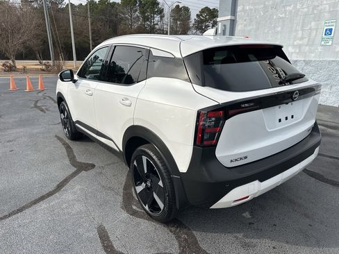 Used 2025 Nissan Kicks SR image 5