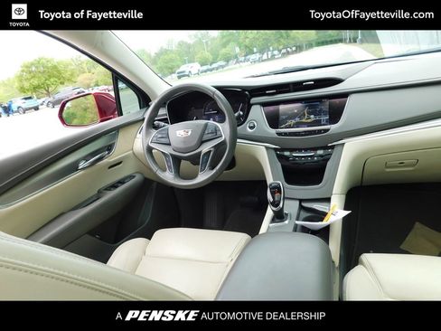 Used 2017 Cadillac XT5 Luxury w/ Driver Awareness Package image 7