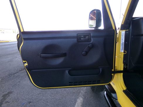 Used 2004 Jeep Wrangler X AWD/4WD image 9