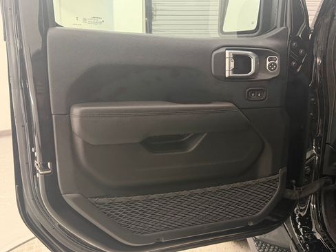 Used 2023 Jeep Wrangler Unlimited Sahara AWD/4WD image 13