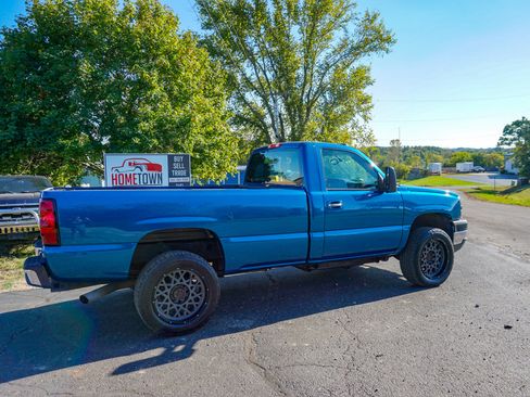 Used 2004 Chevrolet Silverado 2500 LS w/ Snow Plow Prep Package image 4