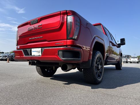 Used 2024 GMC Sierra 2500 AT4 w/ AT4 Premium Plus Package AWD/4WD image 10