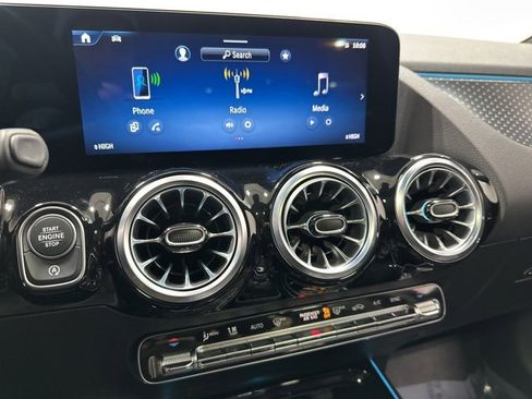 Used 2025 Mercedes-Benz GLA 250 GLA 250 image 21