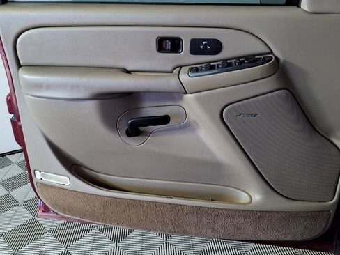 Used 2004 Chevrolet Suburban LS w/ Preferred Equipment Group image 8