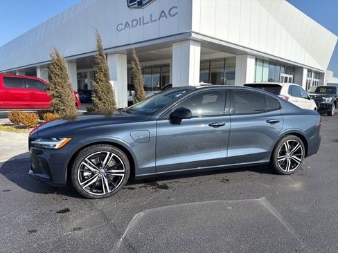 Used 2022 Volvo S60 T8 R-Design Expression w/ Advanced Package image 3