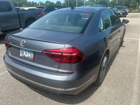 Used 2017 Volkswagen Passat 1.8T R-Line FWD image 4