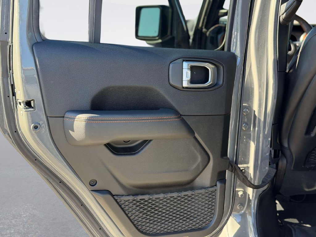 Used 2023 Jeep Gladiator Mojave w/ LED Lighting Group AWD/4WD image 13