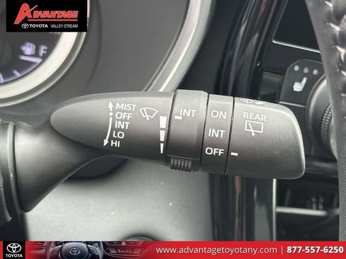 Used 2023 Toyota Highlander XLE AWD/4WD image 30