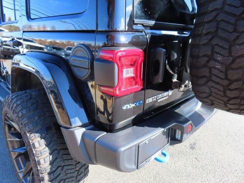 Used 2023 Jeep Wrangler Unlimited Sahara w/ Cold Weather Group image 14