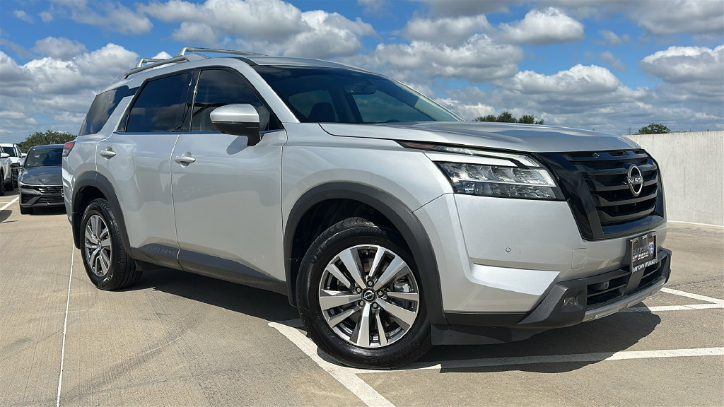 Used 2023 Nissan Pathfinder SL w/ Lighting Package (N92) AWD/4WD image 5