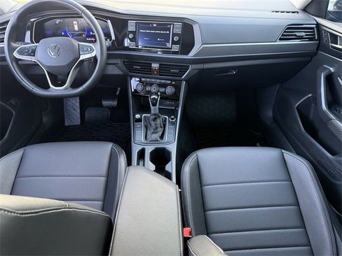 Certified 2024 Volkswagen Jetta SE w/ Panoramic Sunroof Package image 7