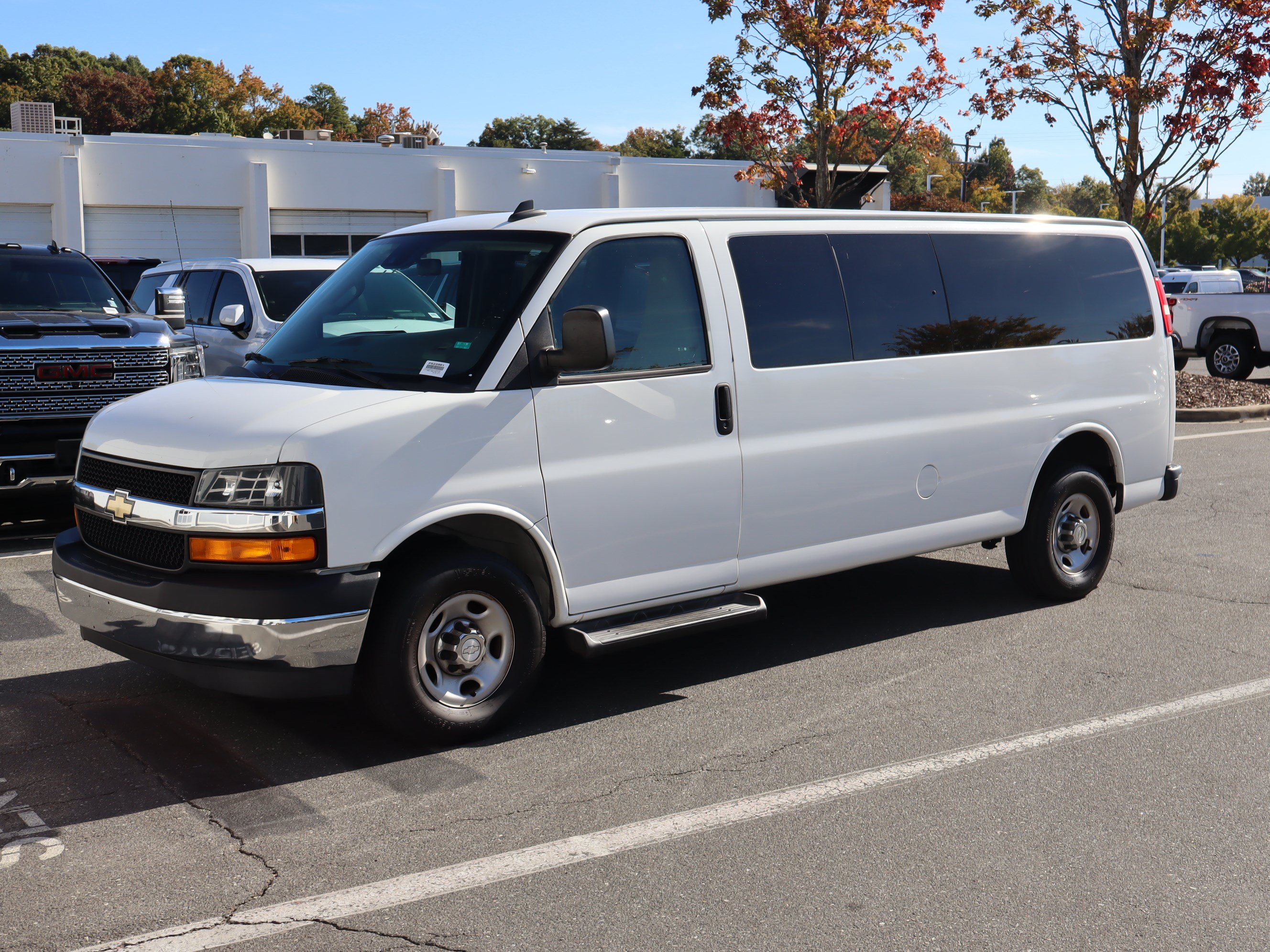 Used 2020 Chevrolet Express 3500 LT w/ LT Preferred Equipment Group RWD image 5