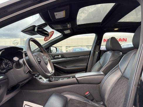 Used 2019 Nissan Maxima SR w/ Premium Package image 11