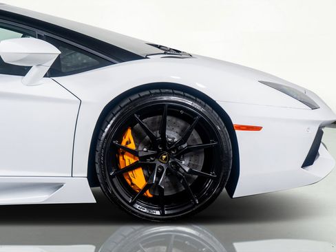 Used 2015 Lamborghini Aventador LP 700-4 image 6