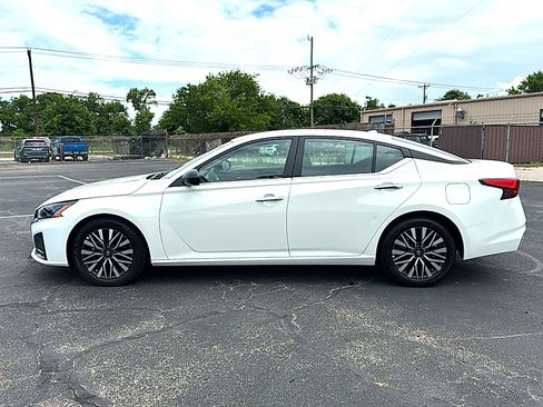 Used 2025 Nissan Altima 2.5 SV FWD image 5