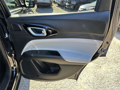 Certified 2023 Jeep Compass Limited w/ Sun and Sound Group image 23