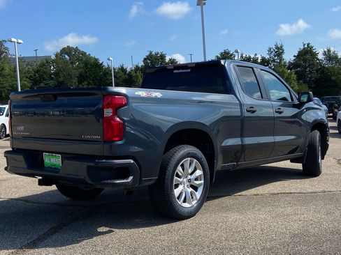 Used 2021 Chevrolet Silverado 1500 Custom w/ Safety Confidence Package AWD/4WD image 3