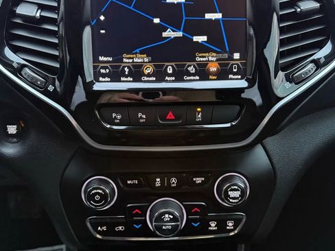 Used 2019 Jeep Cherokee Overland w/ Technology Group image 36