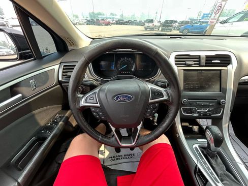Used 2016 Ford Fusion SE FWD image 28