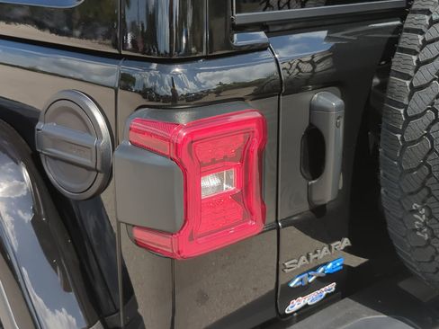 Used 2025 Jeep Wrangler Unlimited Sahara AWD/4WD image 45