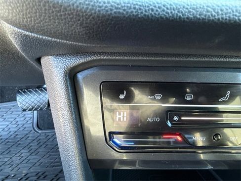 Certified 2023 Volkswagen Tiguan SE image 17