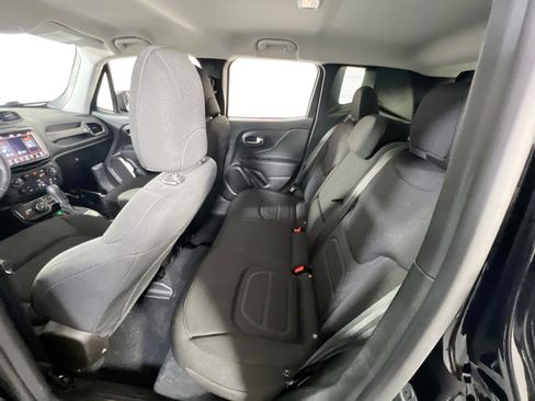 Used 2022 Jeep Renegade Latitude w/ Convenience Group AWD/4WD image 24