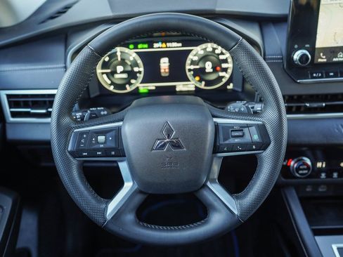 Used 2023 Mitsubishi Outlander SE image 29