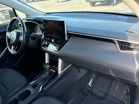 Used 2024 Toyota Corolla Cross LE image 17