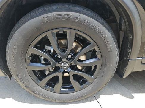 Used 2018 Nissan Rogue SV w/ Premium Package FWD image 20