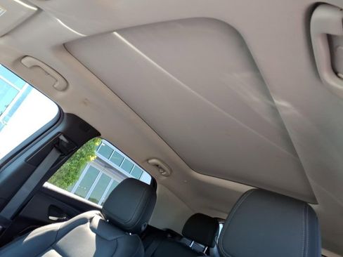 Used 2022 Chevrolet TrailBlazer LT w/ Sun and Liftgate Package AWD/4WD image 28