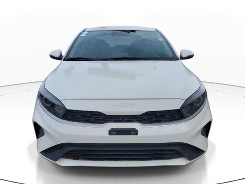 Certified 2022 Kia Forte LXS w/ LXS Technology Package FWD image 2