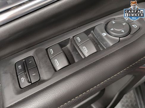 Used 2023 GMC Yukon XL SLT image 11