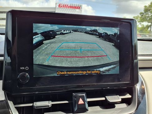 Used 2025 Toyota Corolla Cross LE FWD image 5