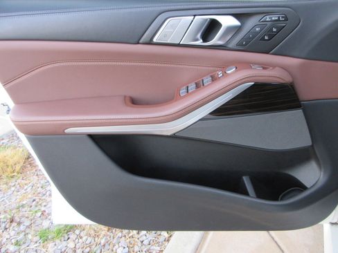 Used 2021 BMW X7 M50i image 33