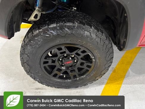 Used 2016 Toyota Tacoma TRD Off-Road w/ Premium & Technology Package AWD/4WD image 42