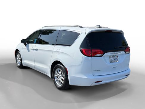 Used 2021 Chrysler Voyager Lxi FWD image 3