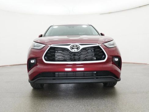 New 2026 Toyota Highlander XLE image 3