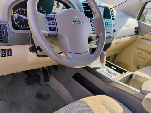 Used 2011 Nissan Armada SV image 18