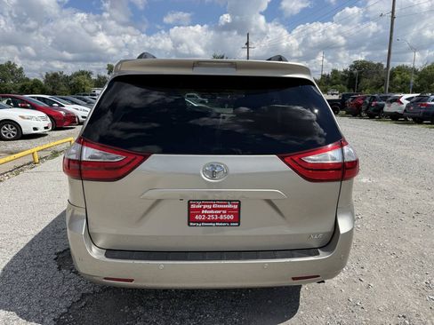 Used 2017 Toyota Sienna XLE w/ XLE Navigation Package FWD image 4