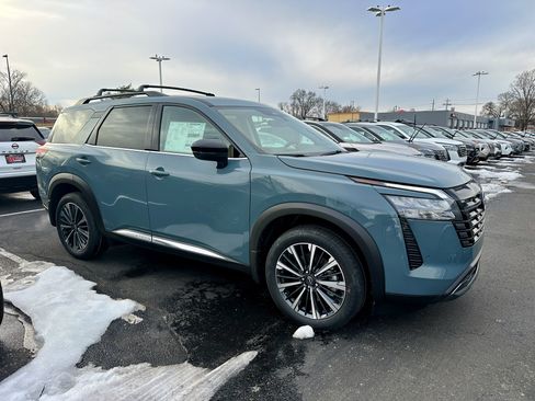 New 2026 Nissan Pathfinder Platinum image 1