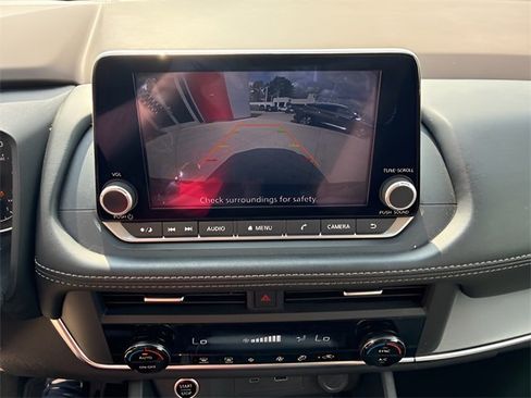 Used 2023 Nissan Rogue SV image 18