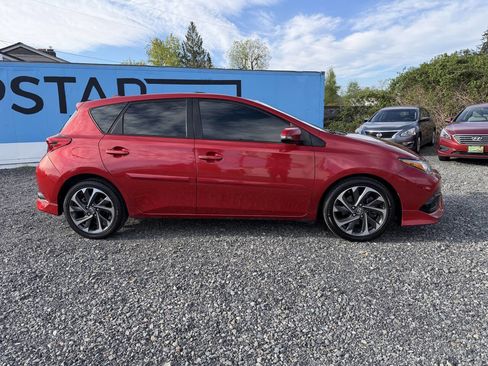 Used 2017 Toyota Corolla iM w/ Carpet Mat Package FWD image 2