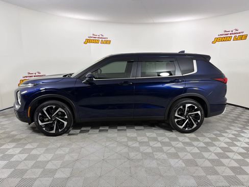 Used 2024 Mitsubishi Outlander SE Black Edition FWD image 2