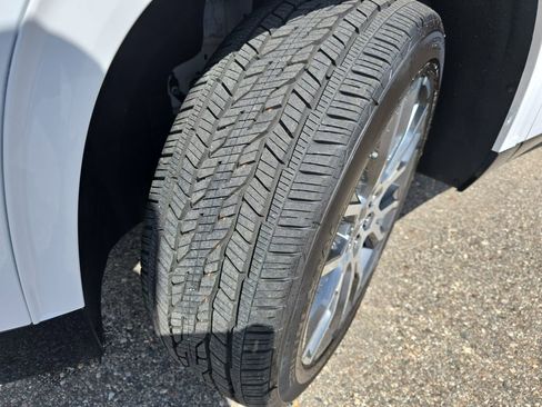 New 2026 GMC Acadia Denali Ultimate w/ LPO, Floor Liner Package AWD/4WD image 36