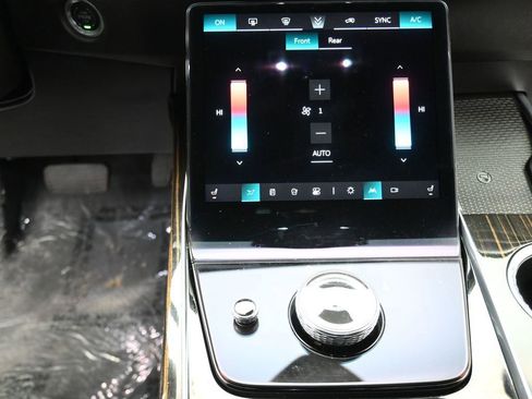 Used 2025 Cadillac Escalade ESV Premium Luxury image 10