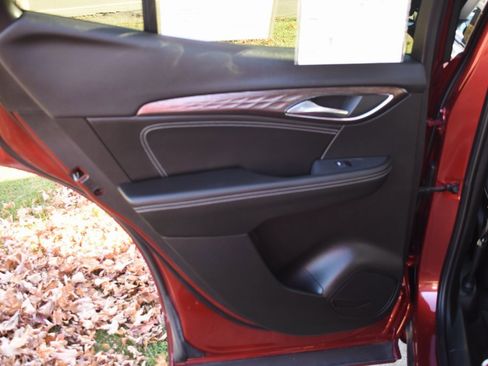 Used 2023 Buick Envision Avenir image 26